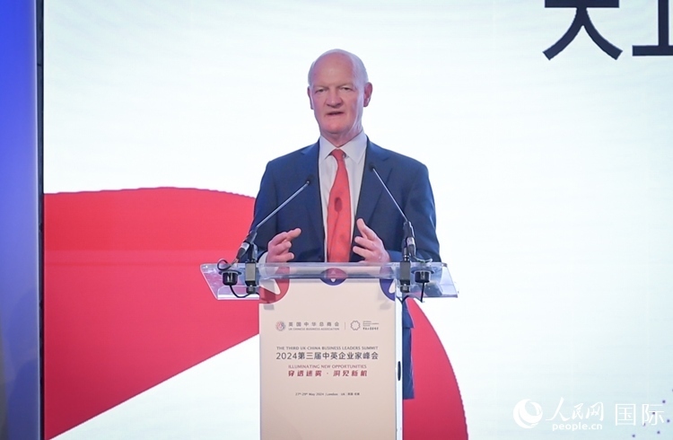 英國前負責(zé)大學(xué)與科研事務(wù)的國務(wù)大臣、英國皇家學(xué)會院士大衛(wèi)·威利茨致辭。人民網(wǎng) 郭錦標攝