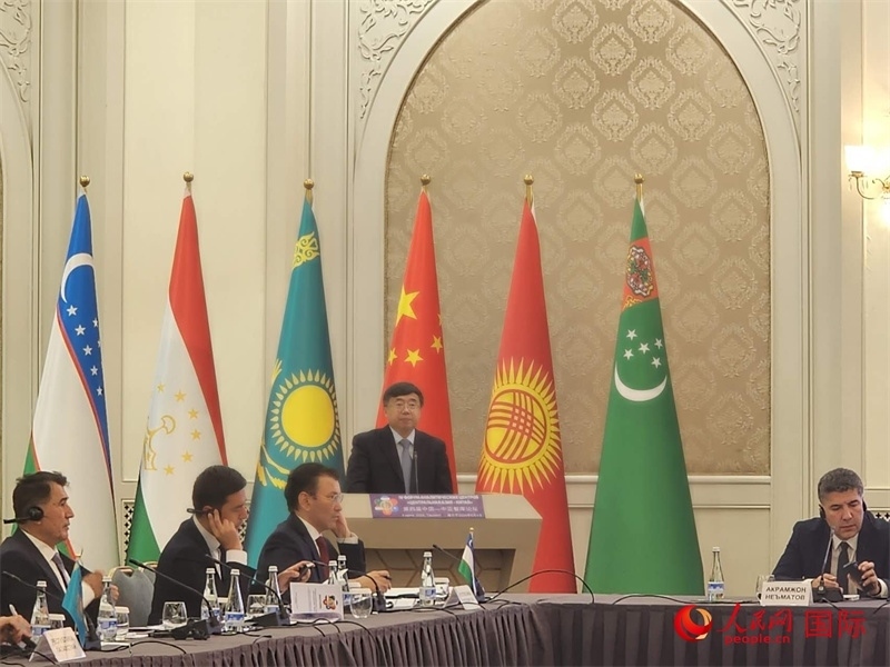 中國(guó)社會(huì)科學(xué)院俄羅斯東歐中亞研究所所長(zhǎng)孫壯志致辭。人民網(wǎng)記者 李強(qiáng)攝