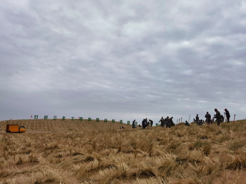 △2023年9月23日，河西走廊—塔克拉瑪干沙漠邊緣阻擊戰(zhàn)在甘肅武威市民勤縣正式啟動(dòng)。