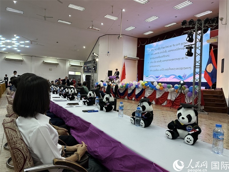 圖片：中老嘉賓在第二十三屆漢語橋世界大學(xué)生中文比賽老撾賽區(qū)決賽上致辭。孫廣勇攝