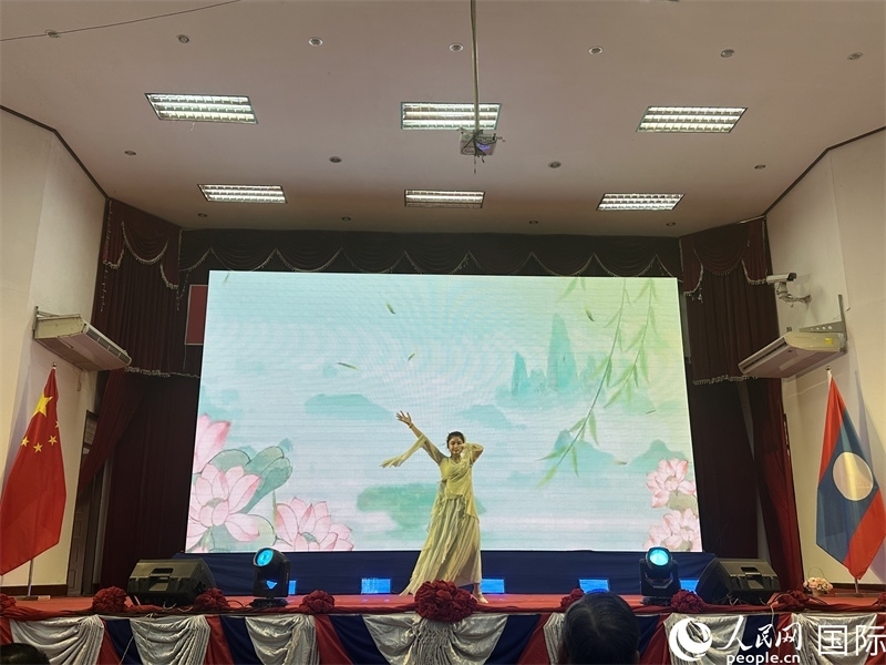 圖片：老撾選手參加第二十三屆漢語橋世界大學(xué)生中文比賽老撾賽區(qū)決賽。孫廣勇攝