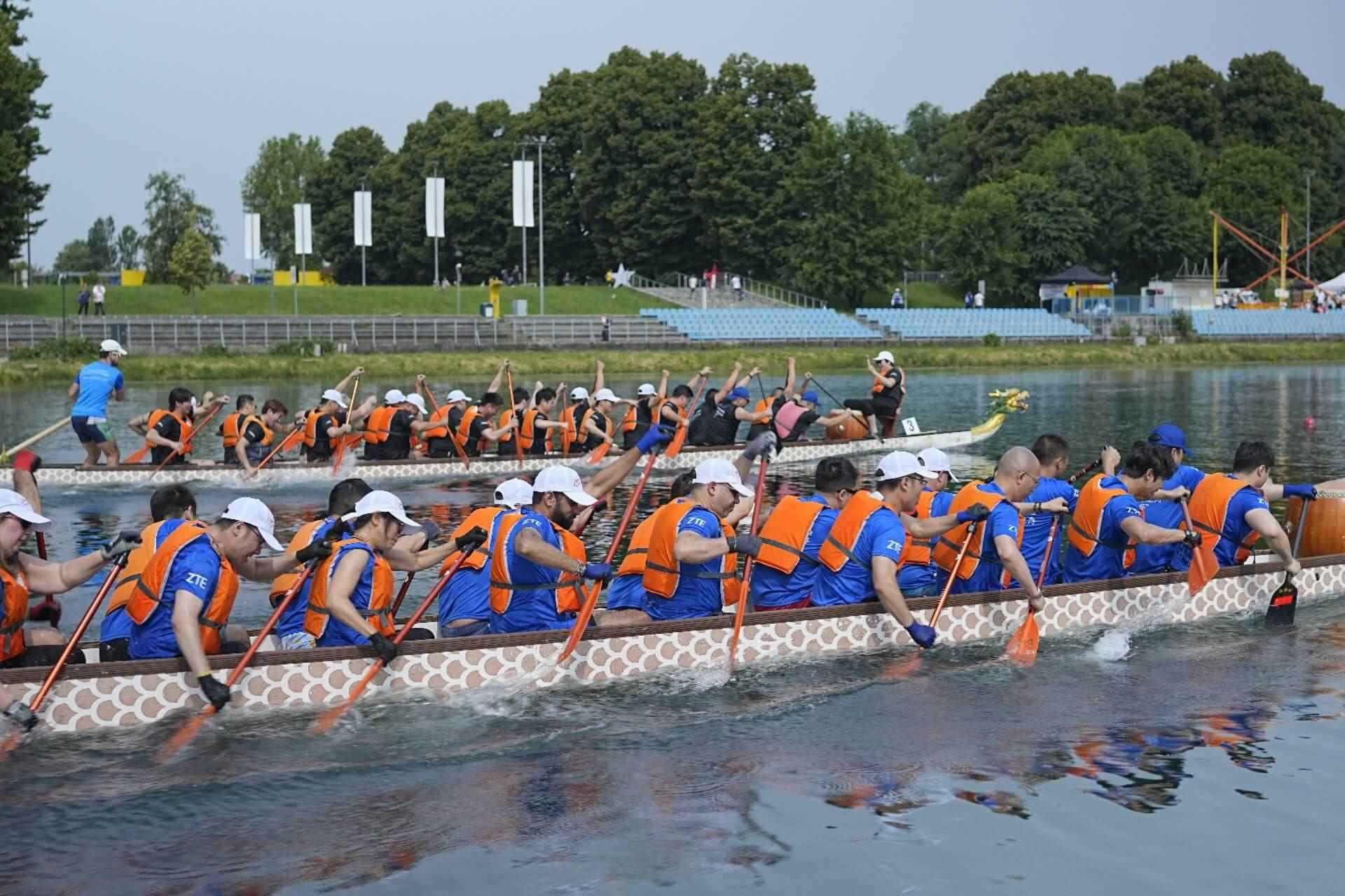 爭渡、爭渡，選手們你爭我奪，奮勇爭先。主辦方供圖