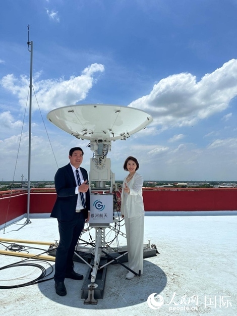 中泰兩國校企合作共贏。左為馬漢科理工大學校長帕納威·普卡亞多，右為銀河航天聯(lián)合創(chuàng)始人劉暢。人民網記者 簡承淵攝