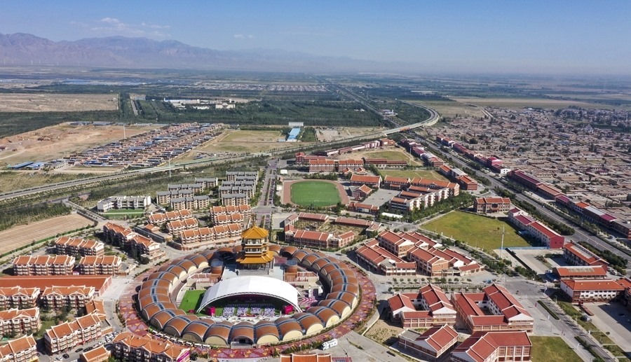 這是2022年9月7日拍攝的寧夏銀川市閩寧鎮(zhèn)（無人機照片）。新華社記者 馮開華 攝