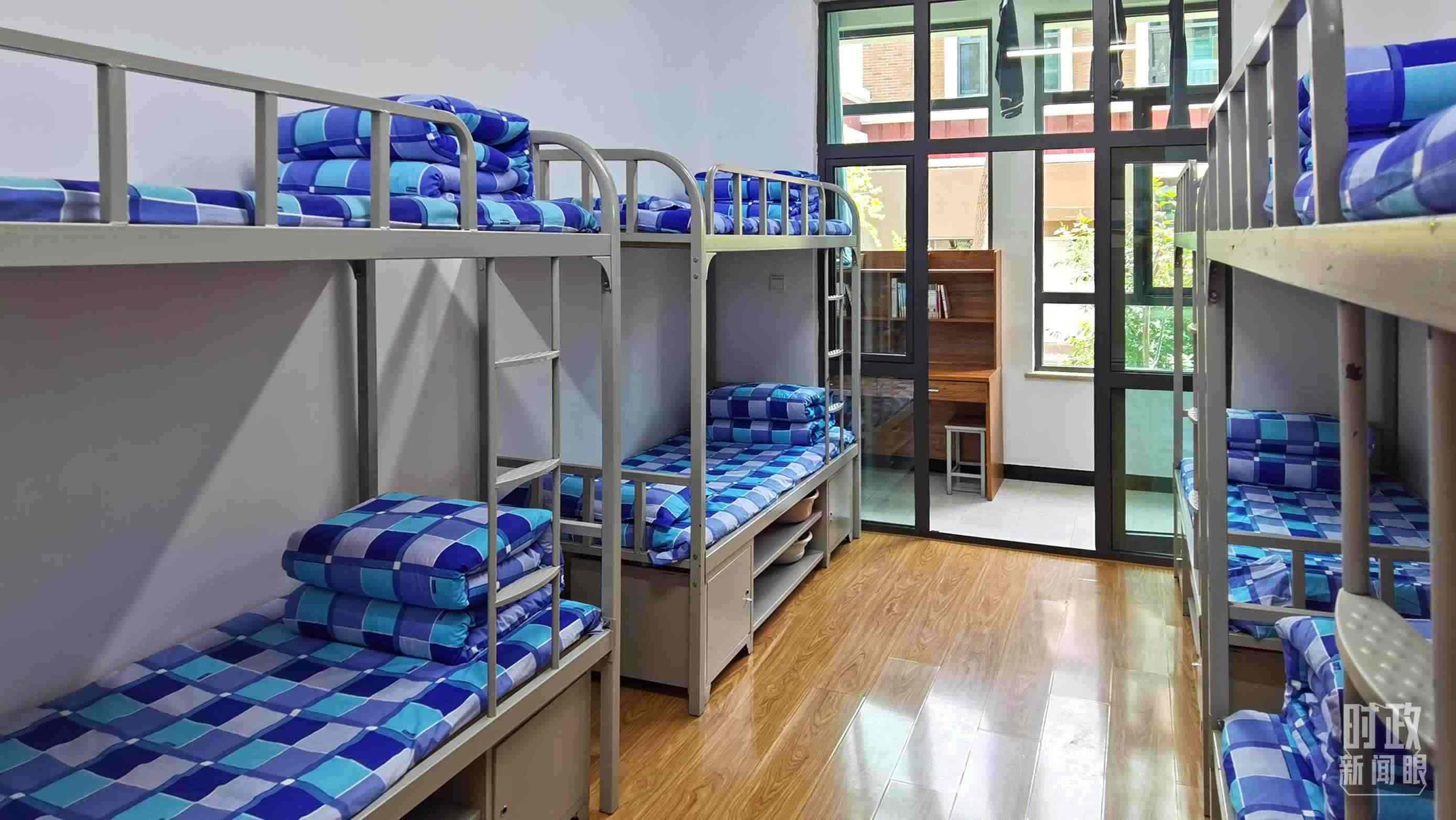 △果洛西寧民族中學(xué)宿舍樓。（總臺央視記者郭鴻拍攝）