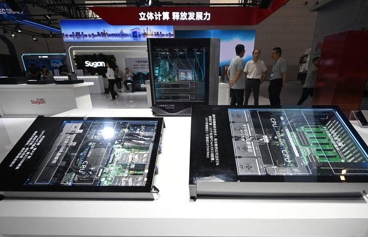 這是6月20日在博覽會上拍攝的中科曙光展區(qū)的一臺人工智能服務(wù)器。新華社記者 趙子碩 攝