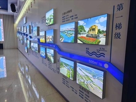 長江水跨越13級“階梯”一路北上。人民網(wǎng)記者 黃鈺攝