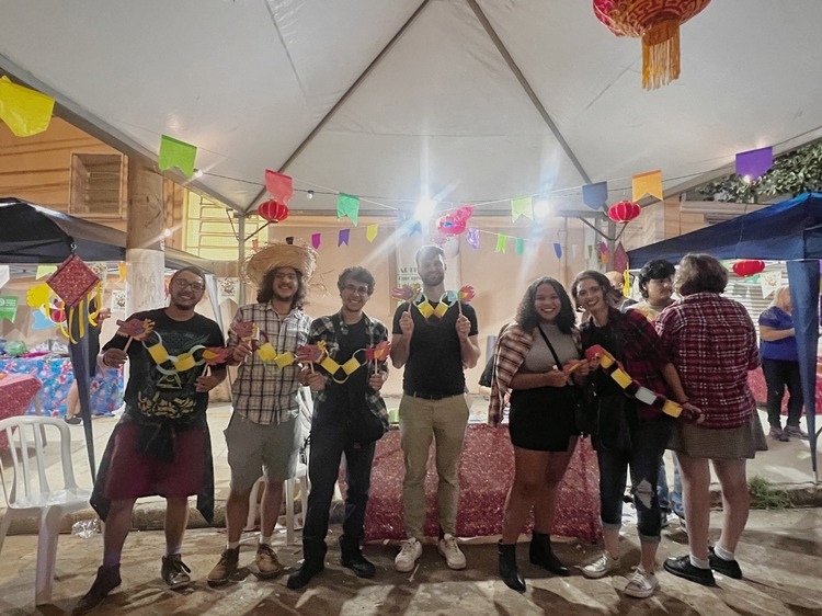 參與者體驗文化碰撞與融合的樂趣。 圣保羅州立大學(xué)孔子學(xué)院供圖