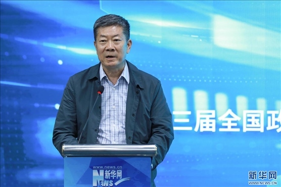 中國(guó)版權(quán)協(xié)會(huì)理事長(zhǎng)、第十三屆全國(guó)政協(xié)文化文史和學(xué)習(xí)委員會(huì)副主任、新聞出版總署原副署長(zhǎng)、國(guó)家版權(quán)局原副局長(zhǎng)閻曉宏現(xiàn)場(chǎng)致辭