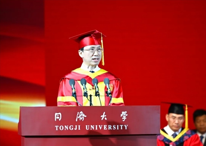 同濟(jì)大學(xué)校長(zhǎng)、中國(guó)工程院院士鄭慶華