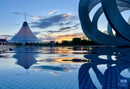 這是7月1日在哈薩克斯坦首都阿斯塔納拍攝的“可汗之帳”購物中心。新華社記者 岳月偉 攝