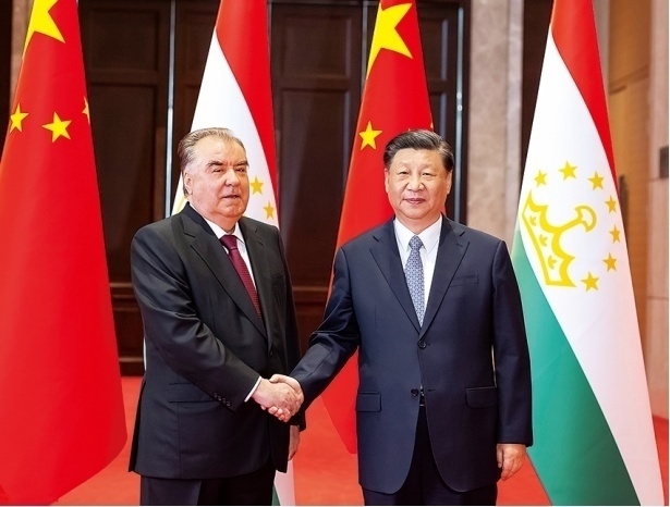 2023年5月，國家主席習(xí)近平在西安同來華出席中國—中亞峰會并進(jìn)行國事訪問的塔吉克斯坦總統(tǒng)拉赫蒙會談。新華社記者 丁海濤 攝
