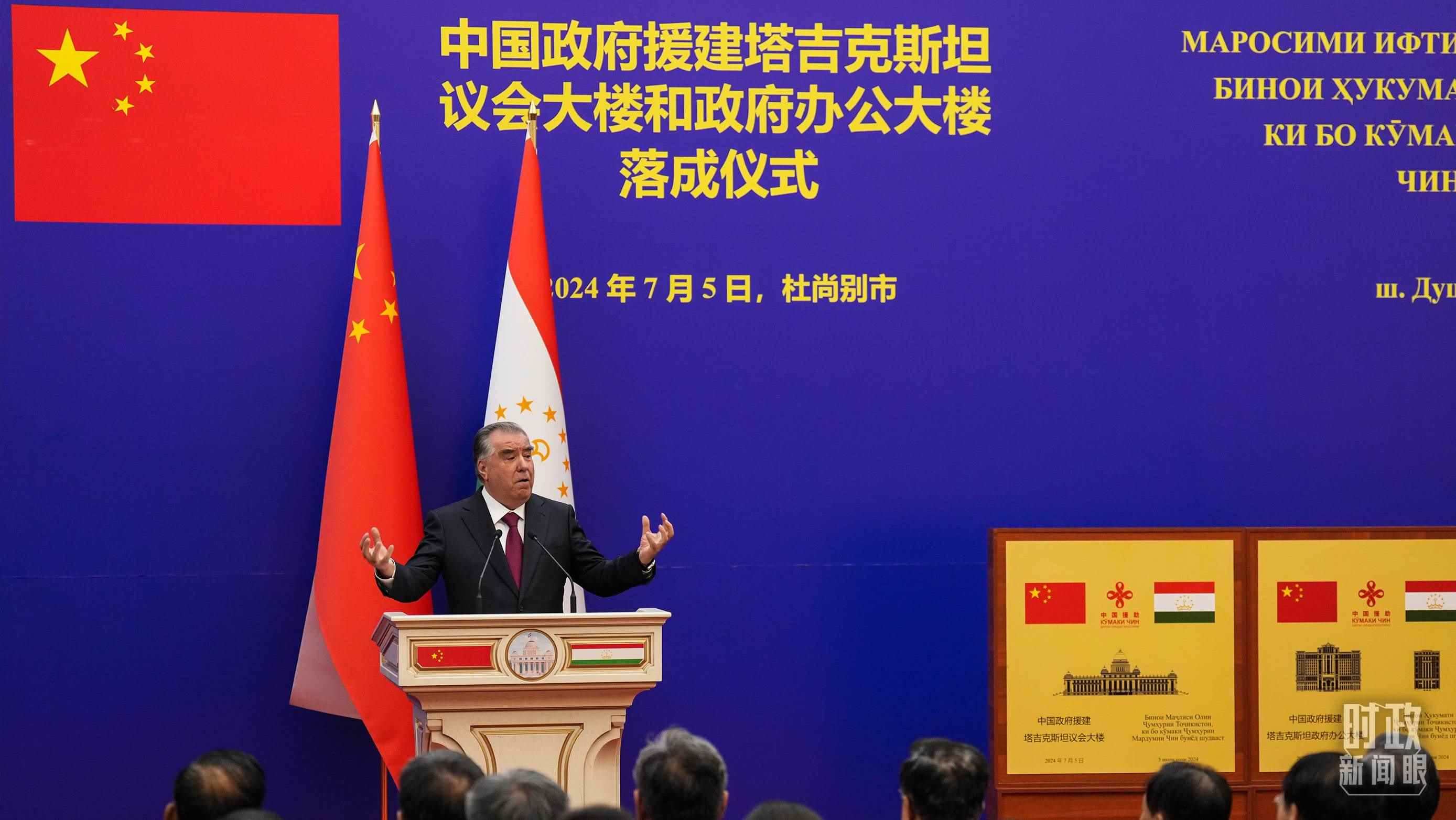 △拉赫蒙總統(tǒng)在落成儀式現(xiàn)場。（總臺記者李晉拍攝）