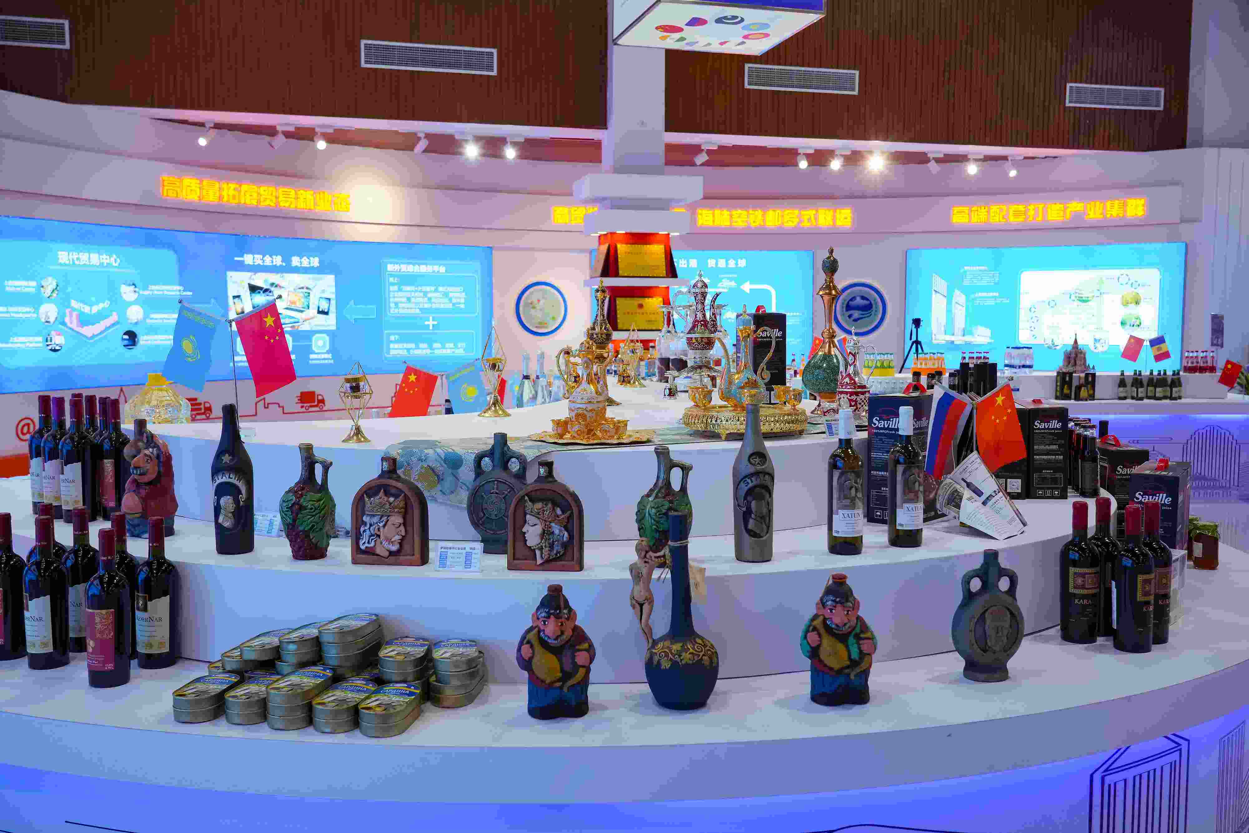 2022年10月19日，青島，上合示范區(qū)展出的上合組織國家特色商品。