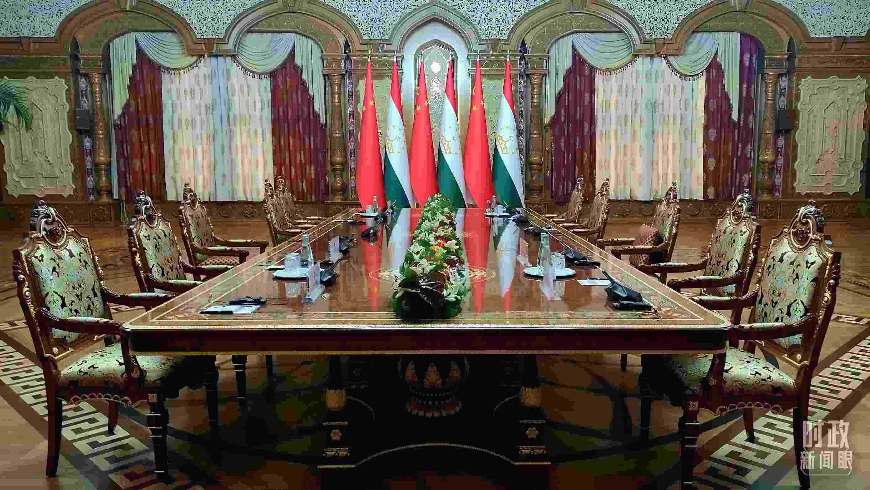 △中塔元首小范圍會談開始前。（總臺央視記者薛冠南拍攝）