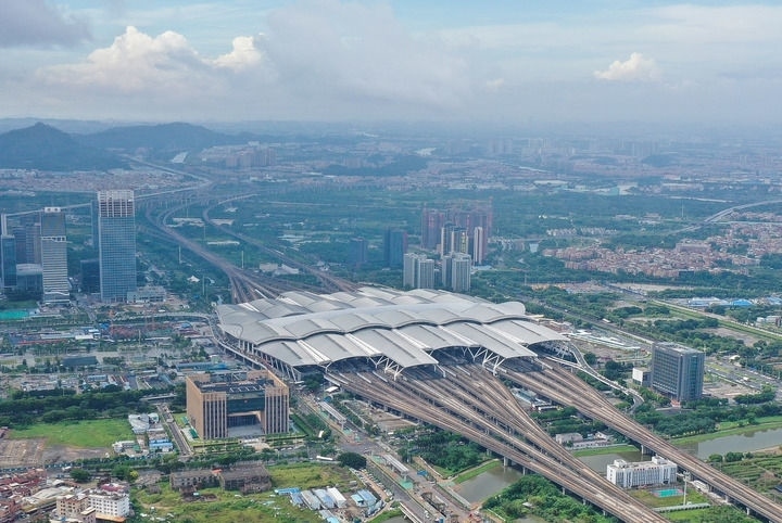 這是2024年6月23日拍攝的廣州南站（無(wú)人機(jī)照片）。新華社記者 劉大偉 攝