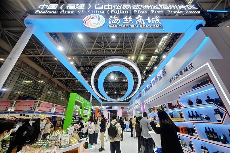 2024年3月18日，第四屆中國(guó)跨境電商交易會(huì)在福建福州開(kāi)幕。展會(huì)聚焦“鏈接跨境全流域 共建電商新生態(tài)”，集聚全國(guó)80余個(gè)外貿(mào)產(chǎn)業(yè)帶的上千家供應(yīng)鏈企業(yè)。