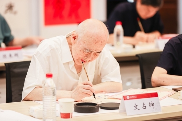 陜西師范大學毛筆手寫錄取通知書現場。校方供圖