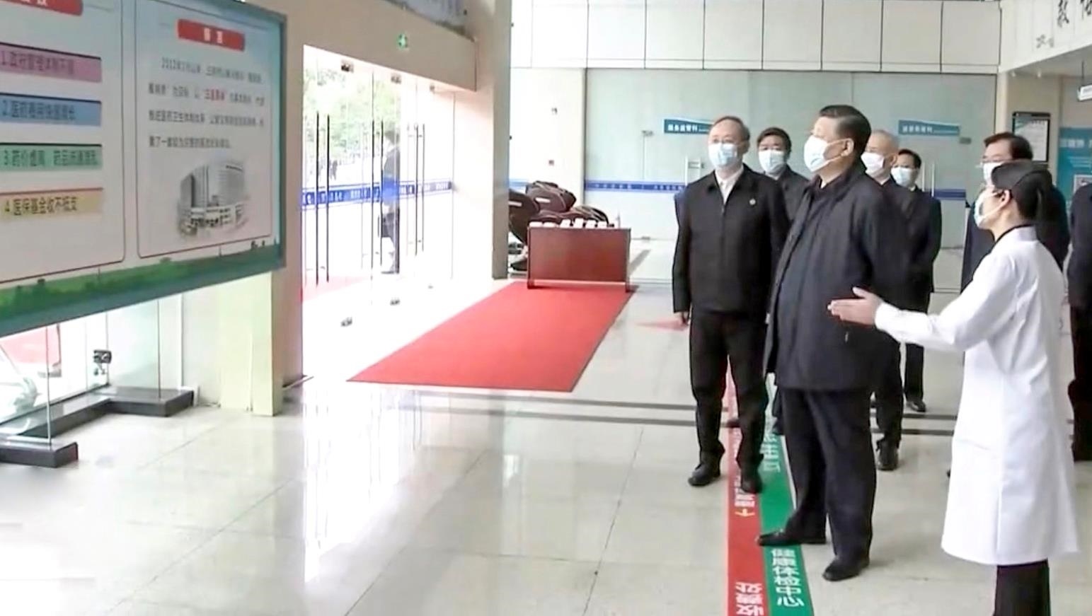 △2021年3月23日，習(xí)近平總書記在福建三明沙縣總醫(yī)院住院樓一層大廳，聽取醫(yī)改情況介紹。
