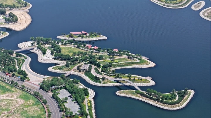 這是2024年6月28日拍攝的天津市濱海新區(qū)南灣公園一景（無人機(jī)照片）。新華社記者 李然 攝