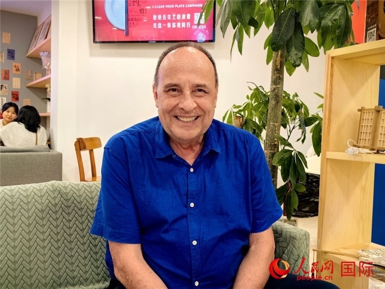 巴西坎皮納斯州立大學文學院資深教授弗朗西斯科·福特·哈德曼接受人民網(wǎng)專訪。人民網(wǎng)記者 符園園攝