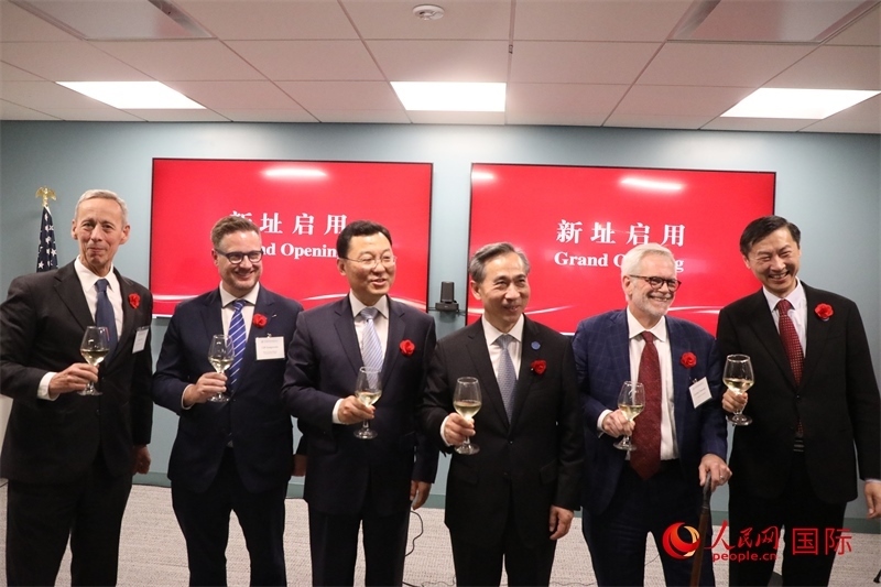 4、美中貿(mào)易全國(guó)委員會(huì)會(huì)長(zhǎng)克雷格·艾倫、美國(guó)商會(huì)高級(jí)副會(huì)長(zhǎng)傅瑞偉等美國(guó)工商界代表出席活動(dòng)。 人民網(wǎng)記者 李志偉攝