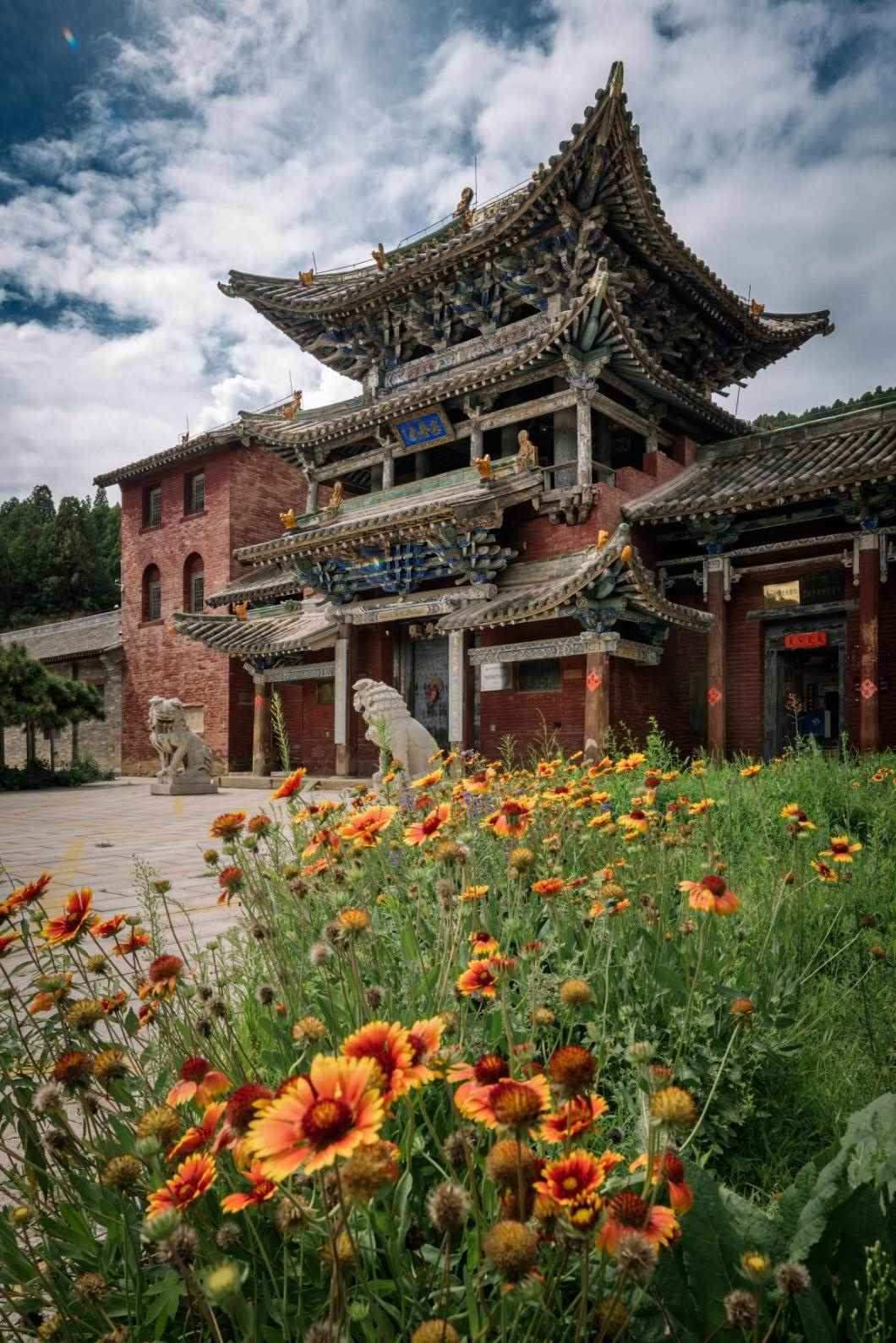 全國重點(diǎn)文物保護(hù)單位定林寺。蘇唐詩攝