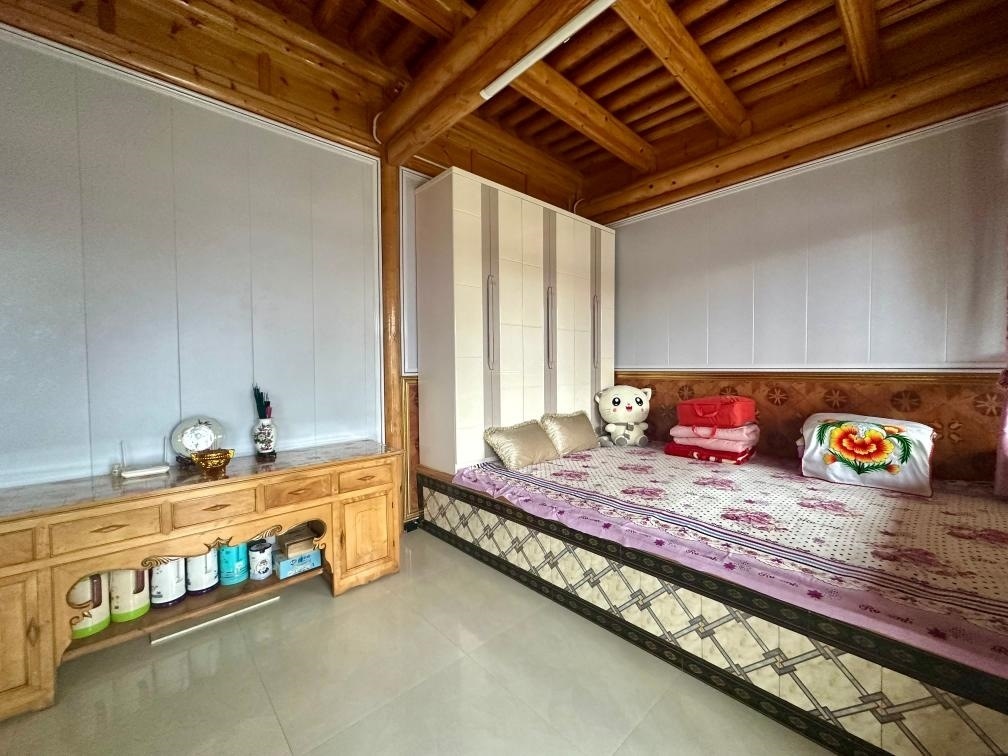 圖為7月13日拍攝的喇德燚家維修加固后的房屋一角。新華社記者 張子琪 攝