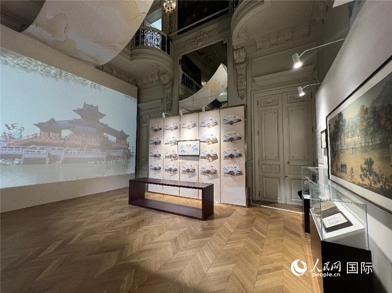 中國(guó)風(fēng)與法國(guó)經(jīng)典建筑相互融合。 人民網(wǎng)記者 何蒨攝