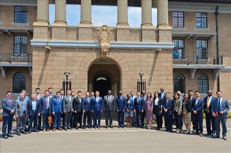 （與會人員合影留念。駐肯使館供圖）