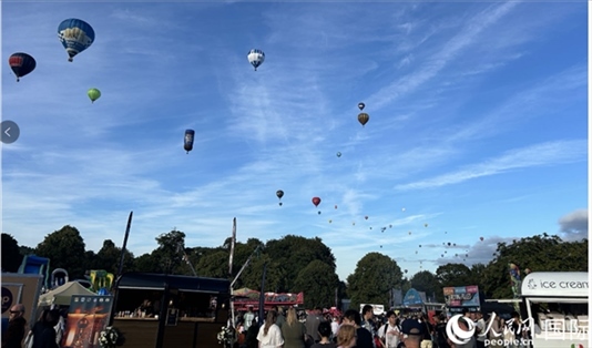布里斯托國(guó)際熱氣球節(jié)現(xiàn)場(chǎng)。人民網(wǎng)記者 余穎攝
