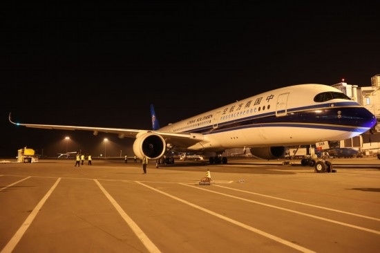 2024年4月24日晚，南航沈陽-法蘭克福CZ8021首航航班在沈陽桃仙國際機場準備起飛。這是國內航司在東北地區(qū)開通的首條直飛德國定期航線。