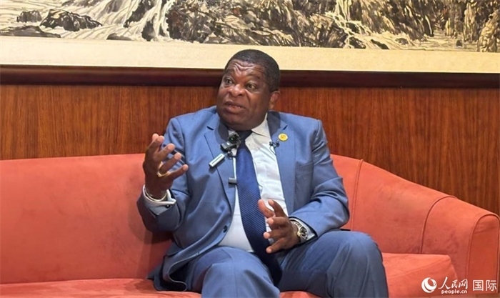 各國(guó)議會(huì)聯(lián)盟秘書長(zhǎng)馬丁·純貢接受采訪。人民網(wǎng) 曹欣悅攝