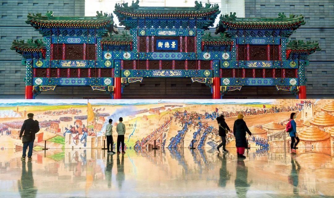 △2022年1月，觀眾在首都博物館參觀“穿越時空的大運河”數字影像展。