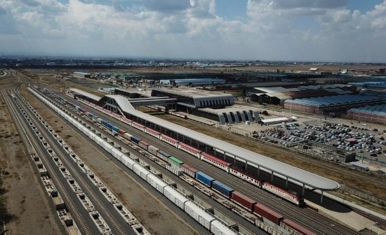 這是2023年9月在肯尼亞首都內(nèi)羅畢拍攝的蒙內(nèi)鐵路內(nèi)羅畢站（無人機照片）。新華社記者 韓旭 攝