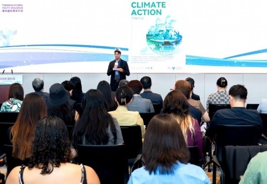 8月29日，在第二屆清華國際青年對話論壇活動上，正在清華大學(xué)攻讀藥學(xué)博士的埃及留學(xué)生阿姆爾·瓦赫巴分享中國之旅的感悟。新華社發(fā)（畢尚宏攝）