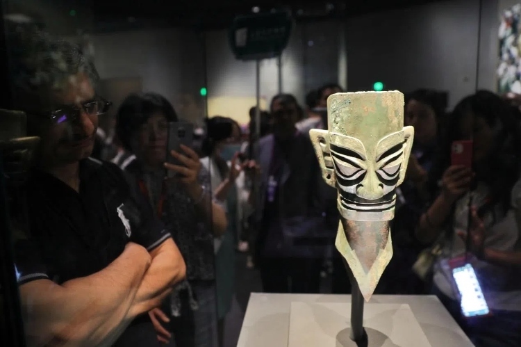 8月31日，亞洲媒體考察團參訪三星堆博物館。《中國經(jīng)濟周刊》記者肖翊攝