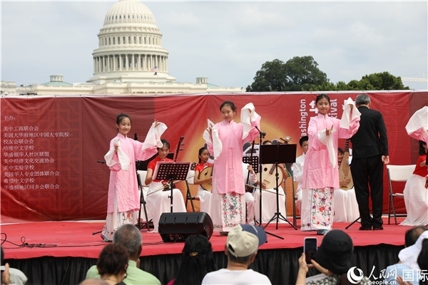 2、在華盛頓中國(guó)文化節(jié)活動(dòng)上，還進(jìn)行了豐富多樣的中國(guó)文化演出。 人民網(wǎng)記者 李志偉攝