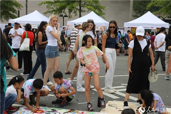 4、活動(dòng)吸引了很多小朋友參加。 人民網(wǎng)記者 李志偉攝