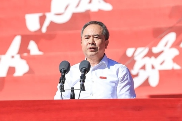 中國(guó)科學(xué)院院士、大連理工大學(xué)校長(zhǎng)賈振元在2024級(jí)新生開學(xué)典禮上致辭。校方供圖