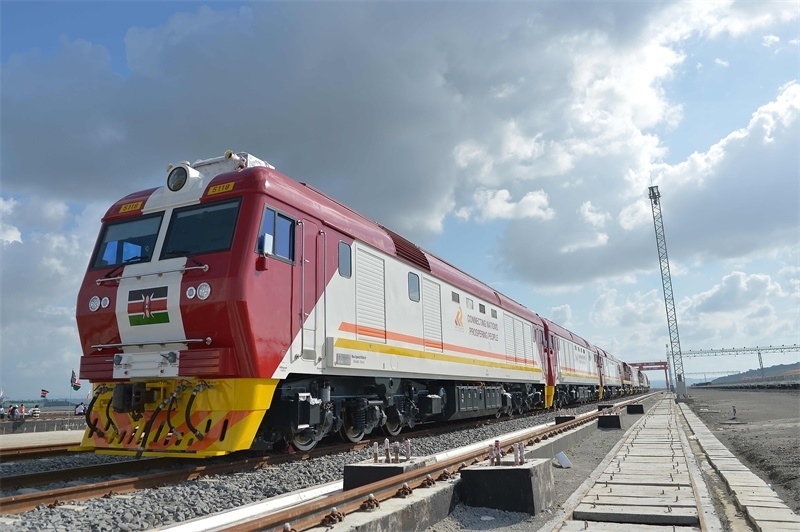 當(dāng)?shù)貢r(shí)間2017年5月30日，肯尼亞蒙巴薩，連接肯尼亞港口城市蒙巴薩和首都內(nèi)羅畢的蒙內(nèi)鐵路正式竣工通車。