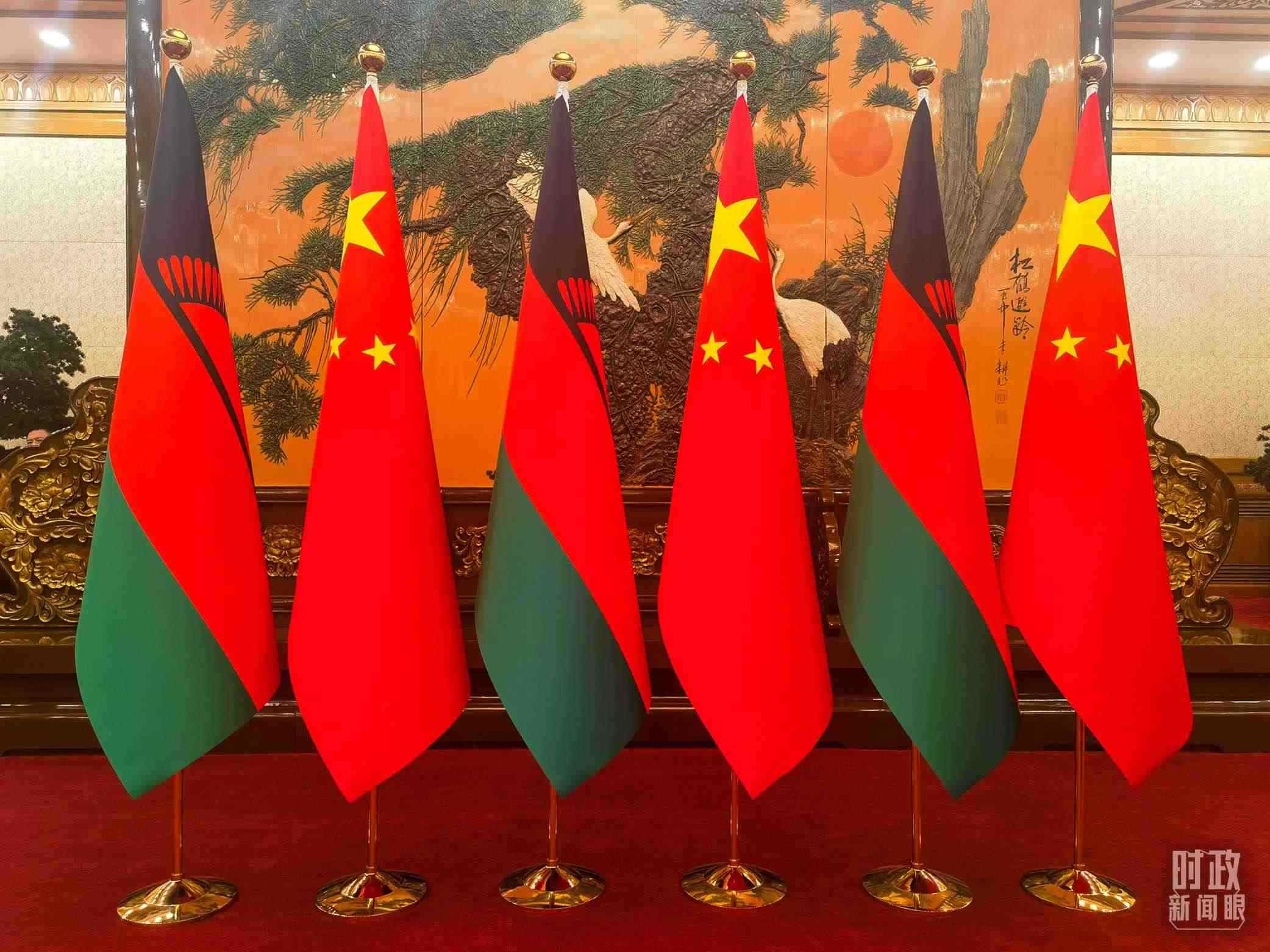 △中國和馬拉維國旗。（總臺央視記者陳曦拍攝）