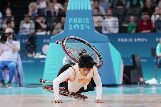 巴黎殘奧會(huì)｜“撞車、摔倒，我們都習(xí)慣了”