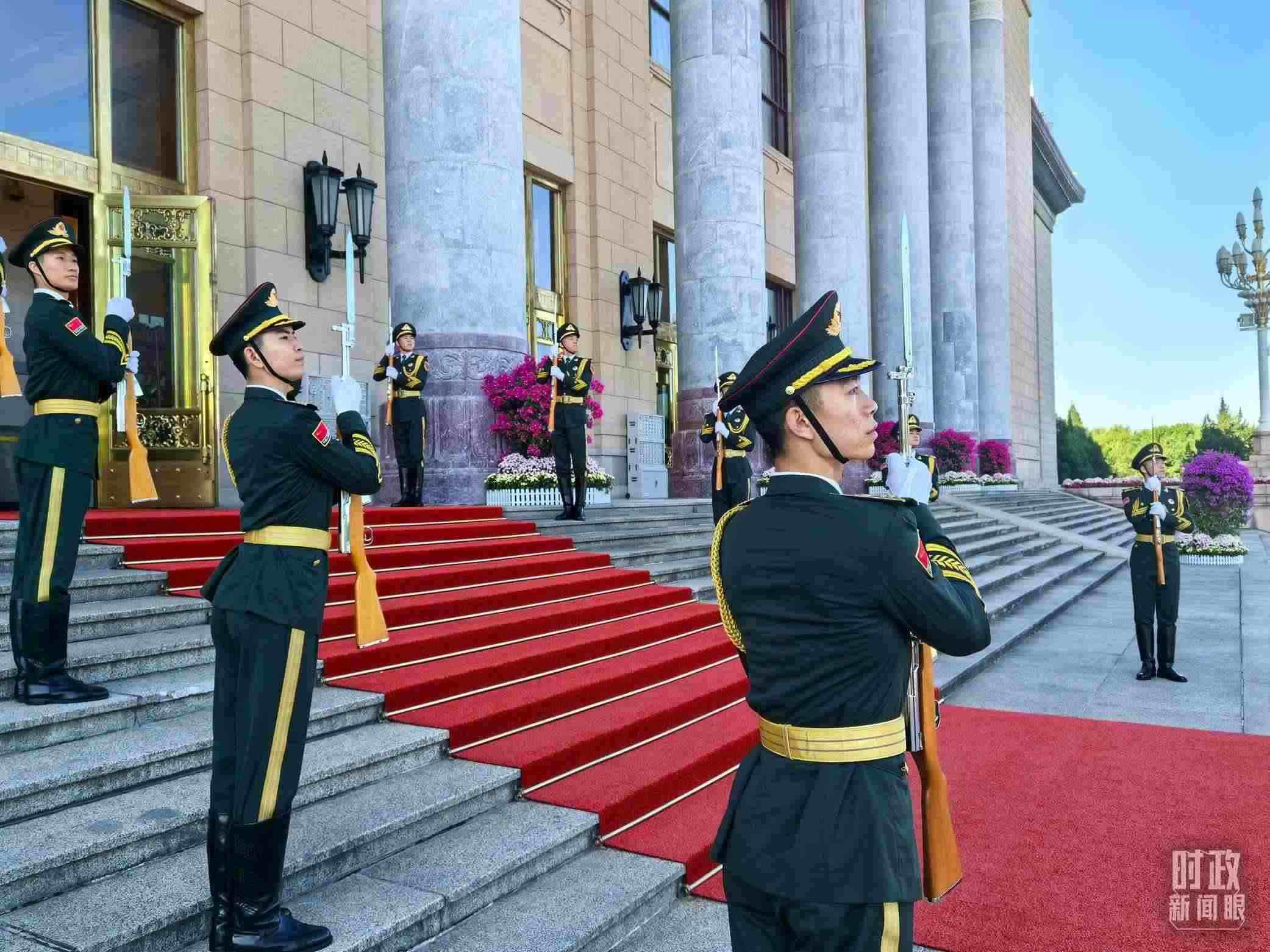 禮兵列隊(duì)迎接外賓。（總臺(tái)央視記者鐘銳拍攝）
