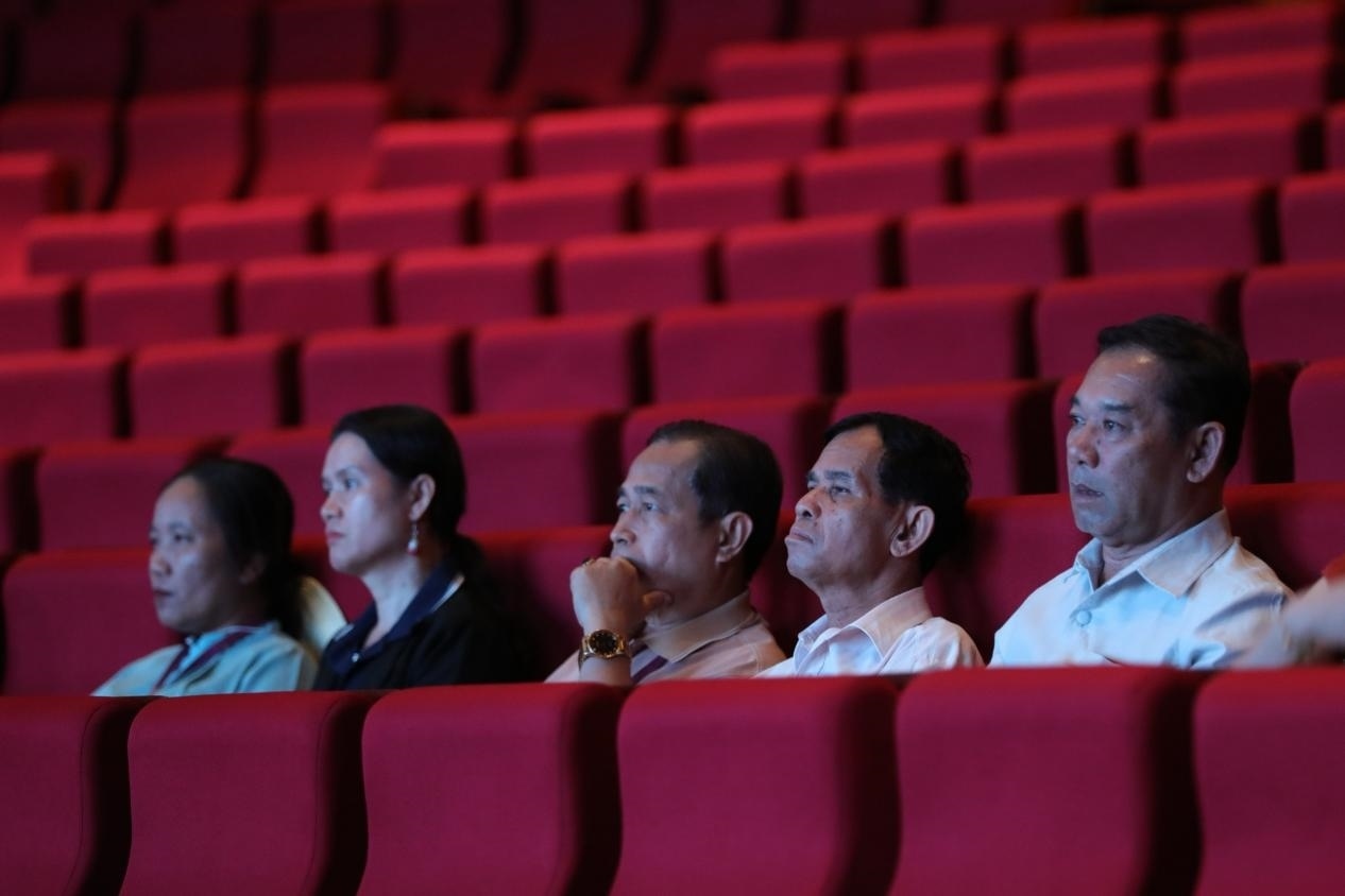 亞洲媒體考察團(tuán)在觀眾席就座?！吨袊?guó)經(jīng)濟(jì)周刊》記者 肖翊攝