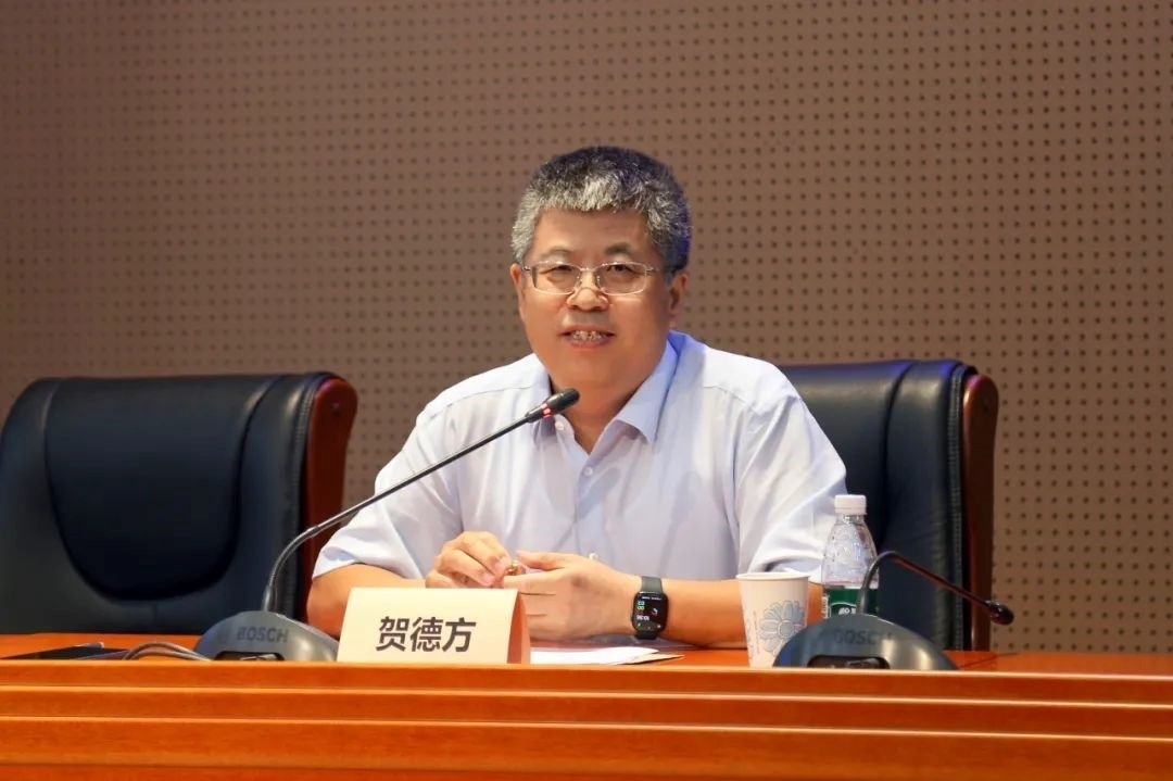 國務(wù)院參事、科技部原副秘書長、中國科技評估與成果管理研究會理事長賀德方致辭。主辦方供圖