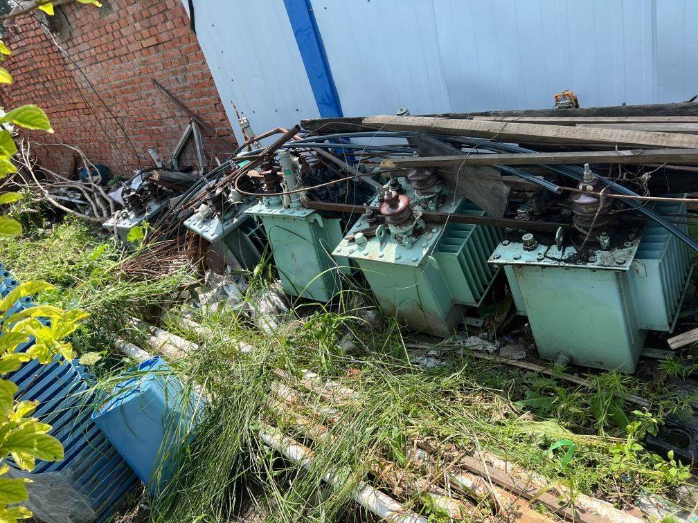 存放在農戶家中的變壓器。新華社記者董寶森攝