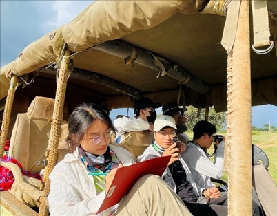 支隊(duì)成員開展長頸鹿監(jiān)測國際志愿工作。林源攝