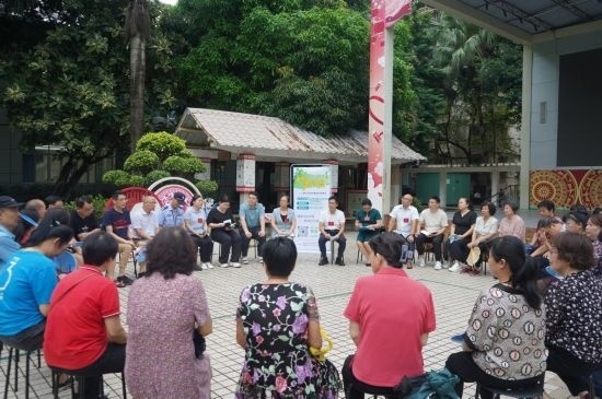  南寧市青秀區(qū)新竹社區(qū)召開“竹聲傾談”民情懇談會。（李抒蓉 攝）