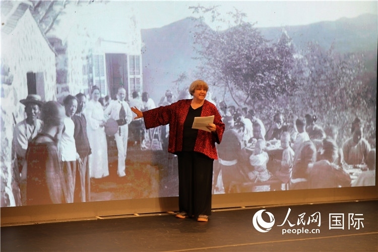 2、美國“鼓嶺之友”代表穆言靈講述友好故事。 人民網(wǎng)記者 李志偉攝